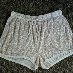 These are white and cream leopard print shorts!!!